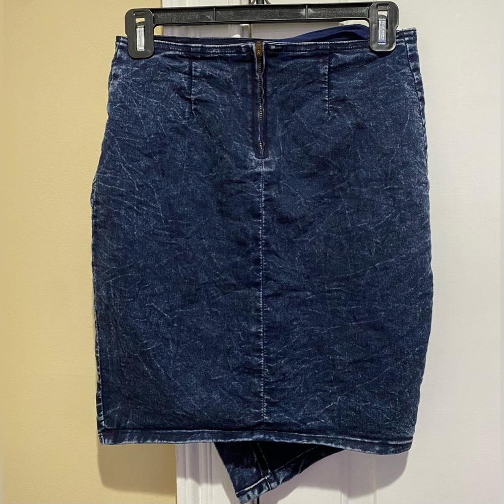 Judy Blue 2 piece denim skirt set size small 68% Cotton 30 % Polyester 2%Spandex - Picture 5 of 7
